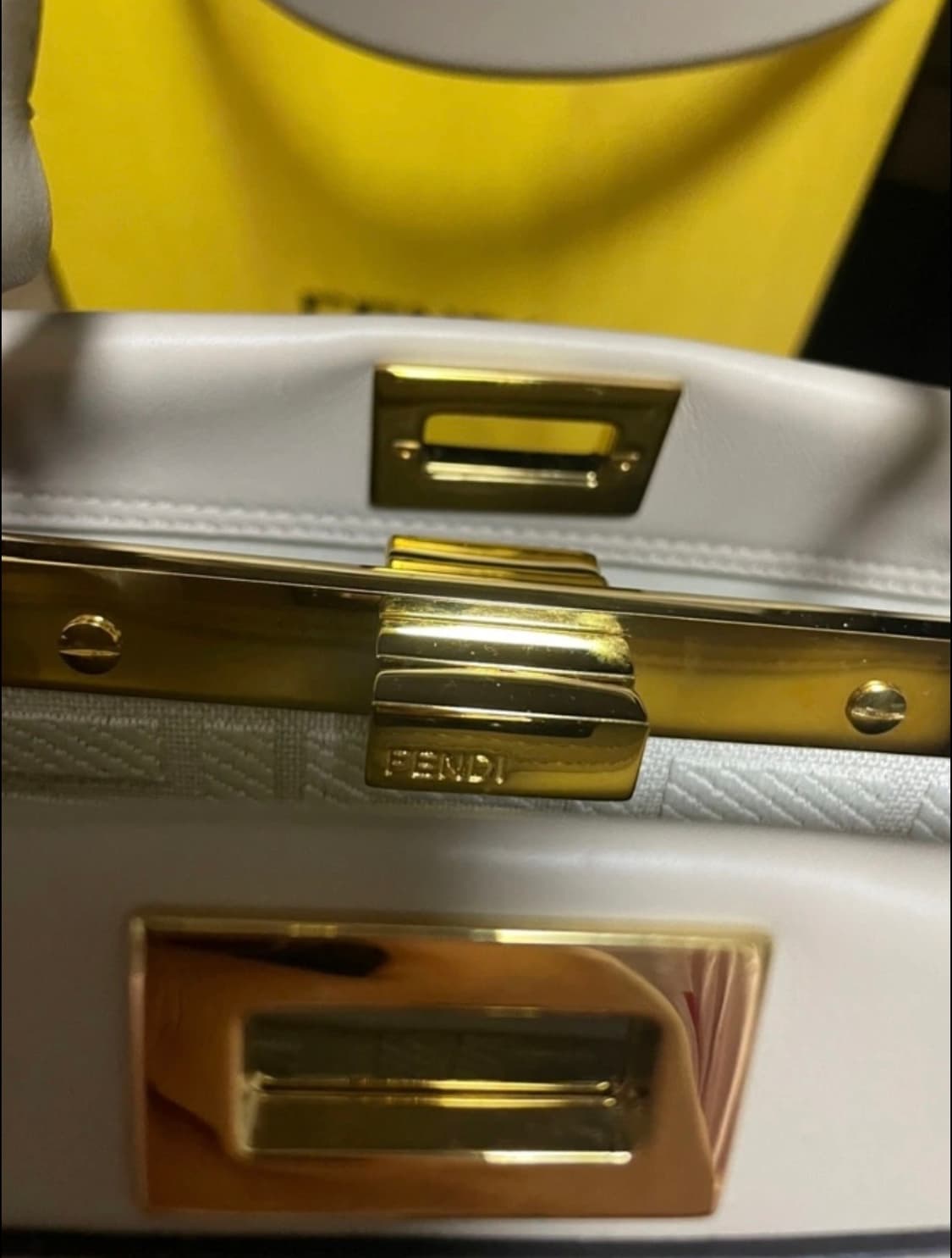 [백화점 구매] 펜디 피카부 미니 어포드 펜디 8BN244 상품이미지3