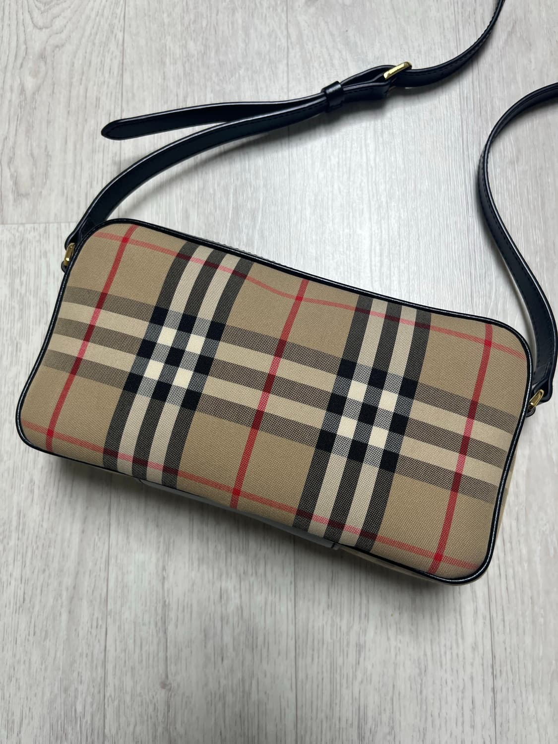 (거의새거)버버리 카메라 크로스백 상품이미지3