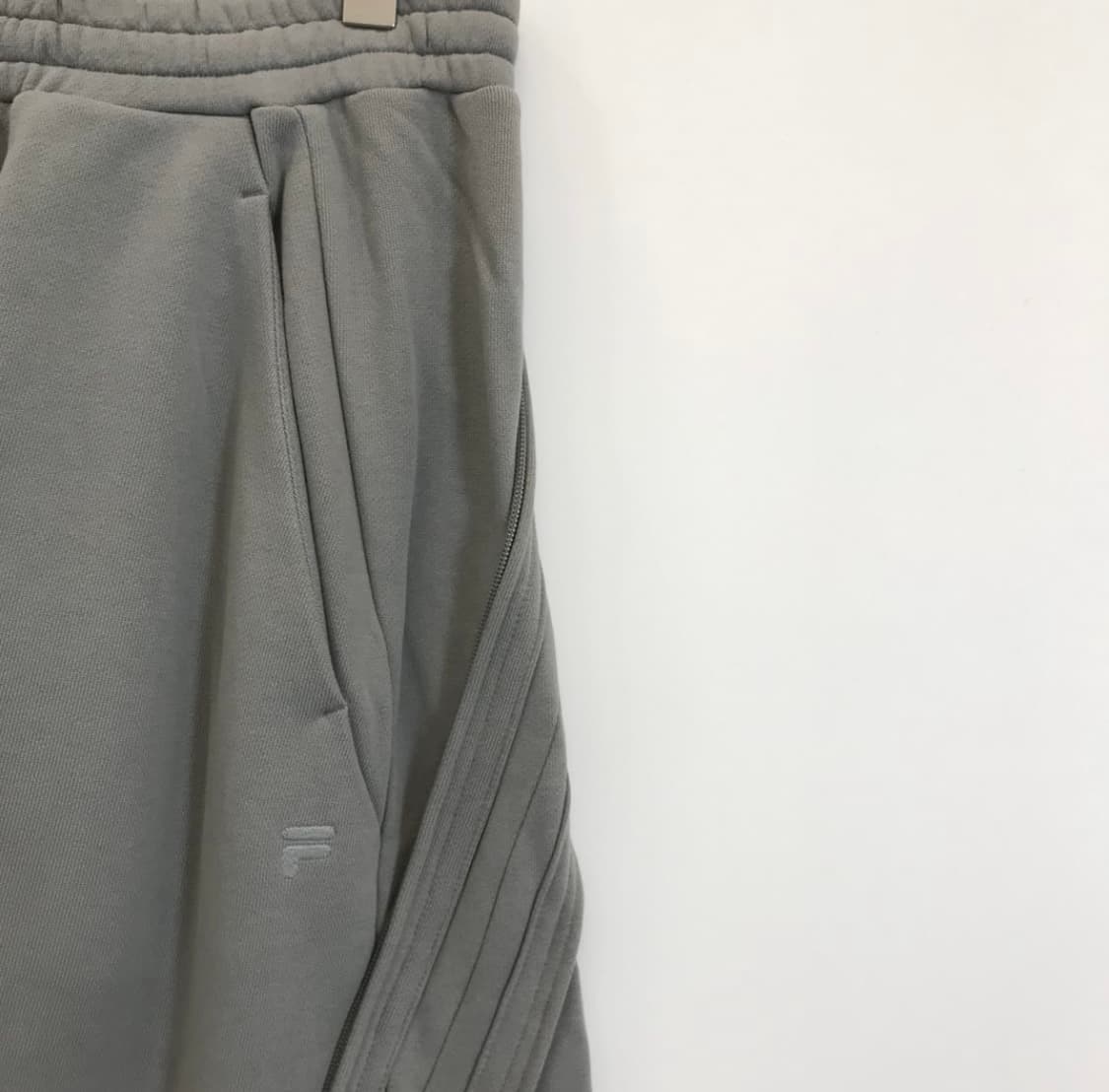 [L] paf x fila 테크니컬 스웻팬츠 센터 그레이 상품이미지2