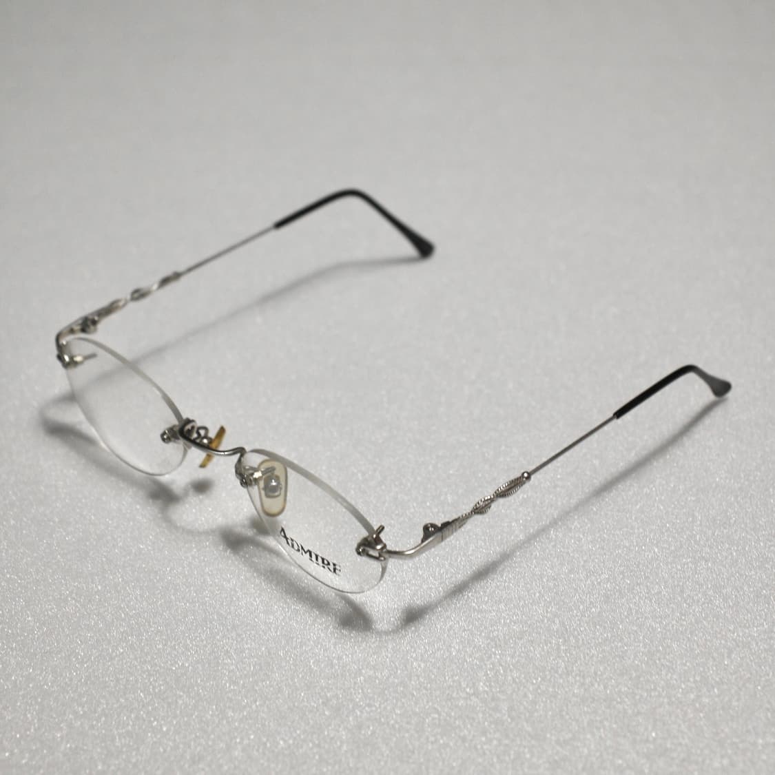 ADMIRE 뱀무늬 디테일 무테 안경 (블랙) 상품이미지4