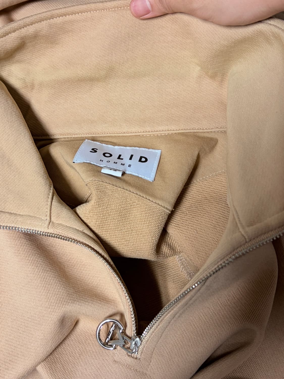 솔리드옴므 22SS 베이지 하프넥 집업 맨투맨  상품이미지8
