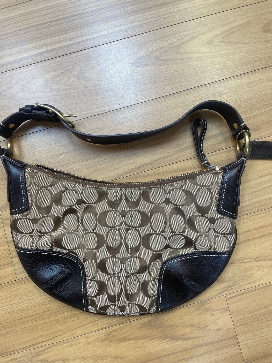 코치 시그니처 호보백 상품이미지1