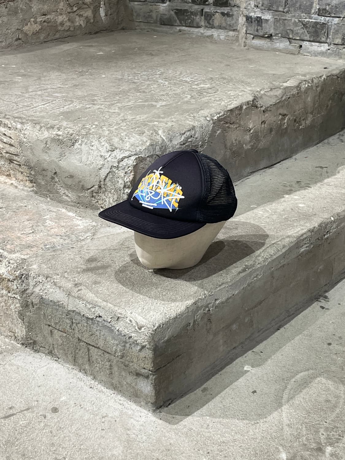 슈프림 x 이라크 아크 22F/W 블랙 5-패널 메쉬 캡 상품이미지1