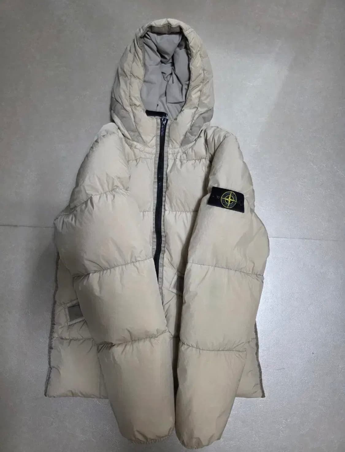 스톤아일랜드 베이지 후드 다운 재킷 상품이미지1