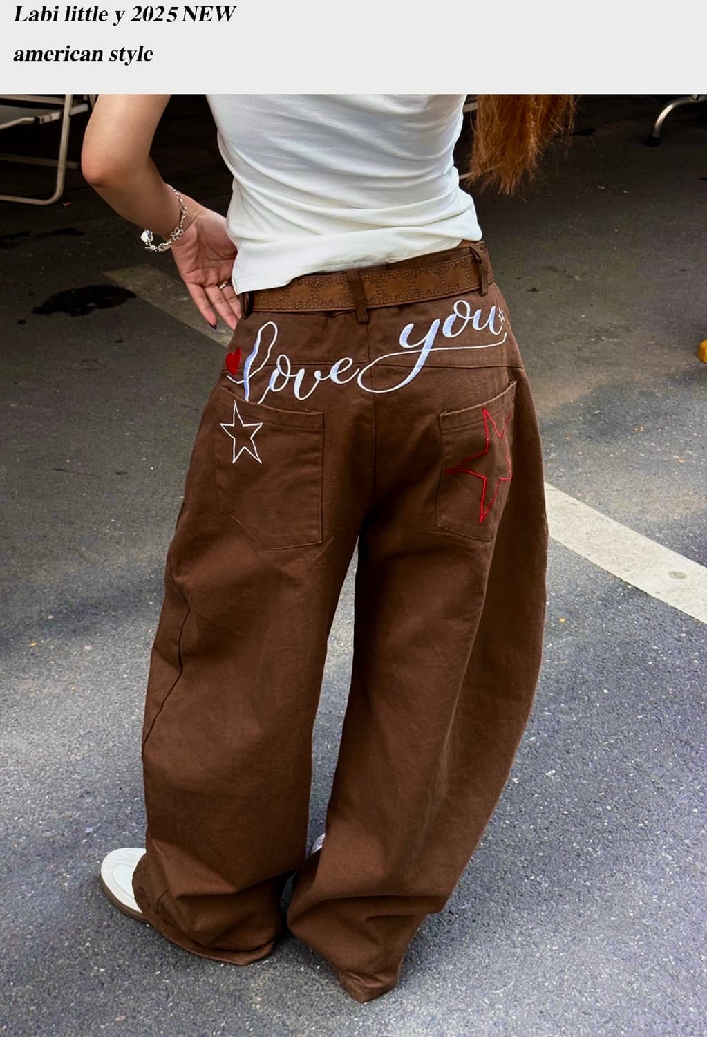 자수 레터링 커브드 팬츠 (브라운) 상품이미지1