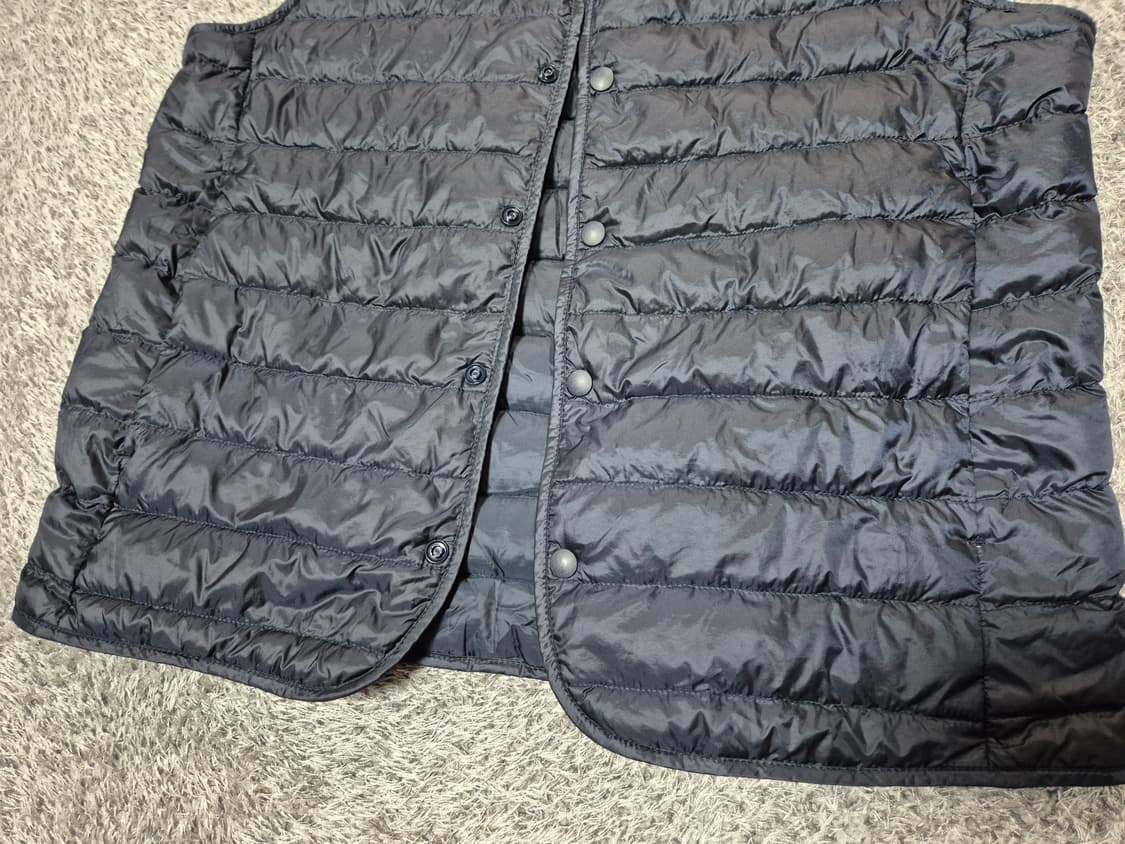 유니클로 여성 경량 다운 패딩 조끼 M 상품이미지5