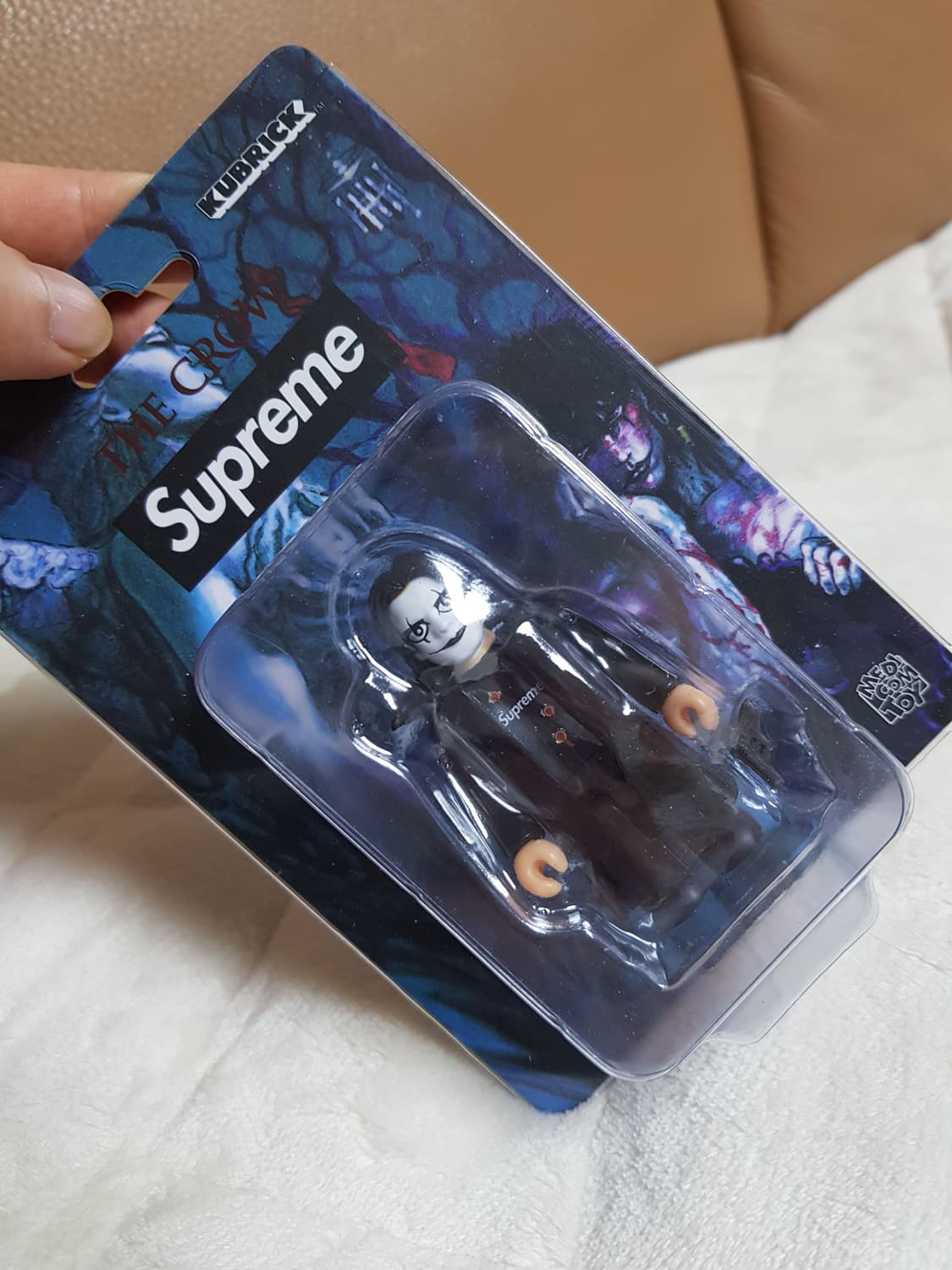 슈프림 X 더 크로우 큐브릭 100% 피규어 블랙 21FW 상품이미지5