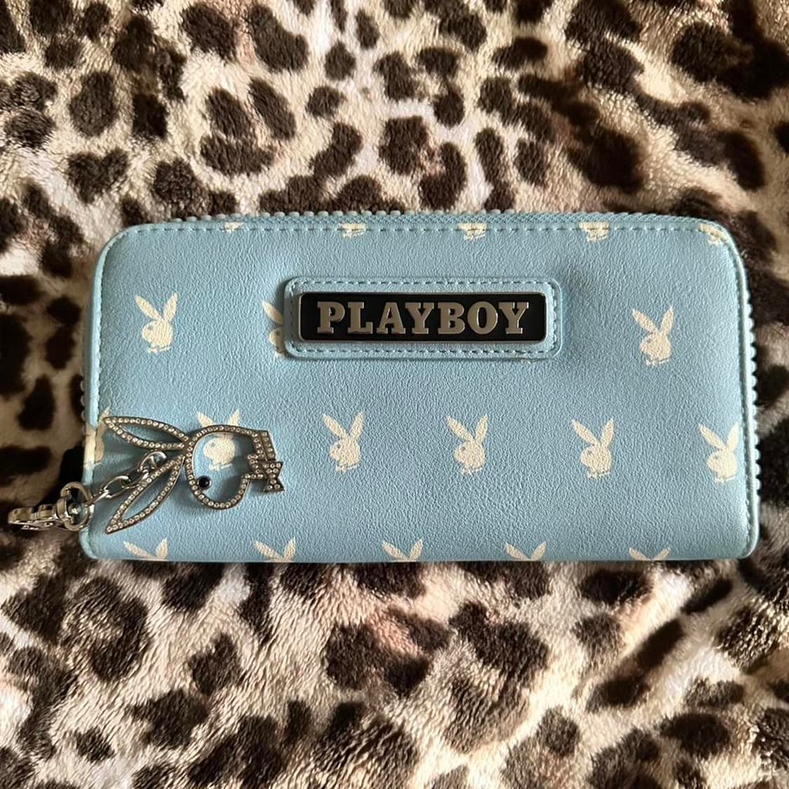 플레이보이 버니 패턴 지퍼 지갑 스카이블루 상품이미지1