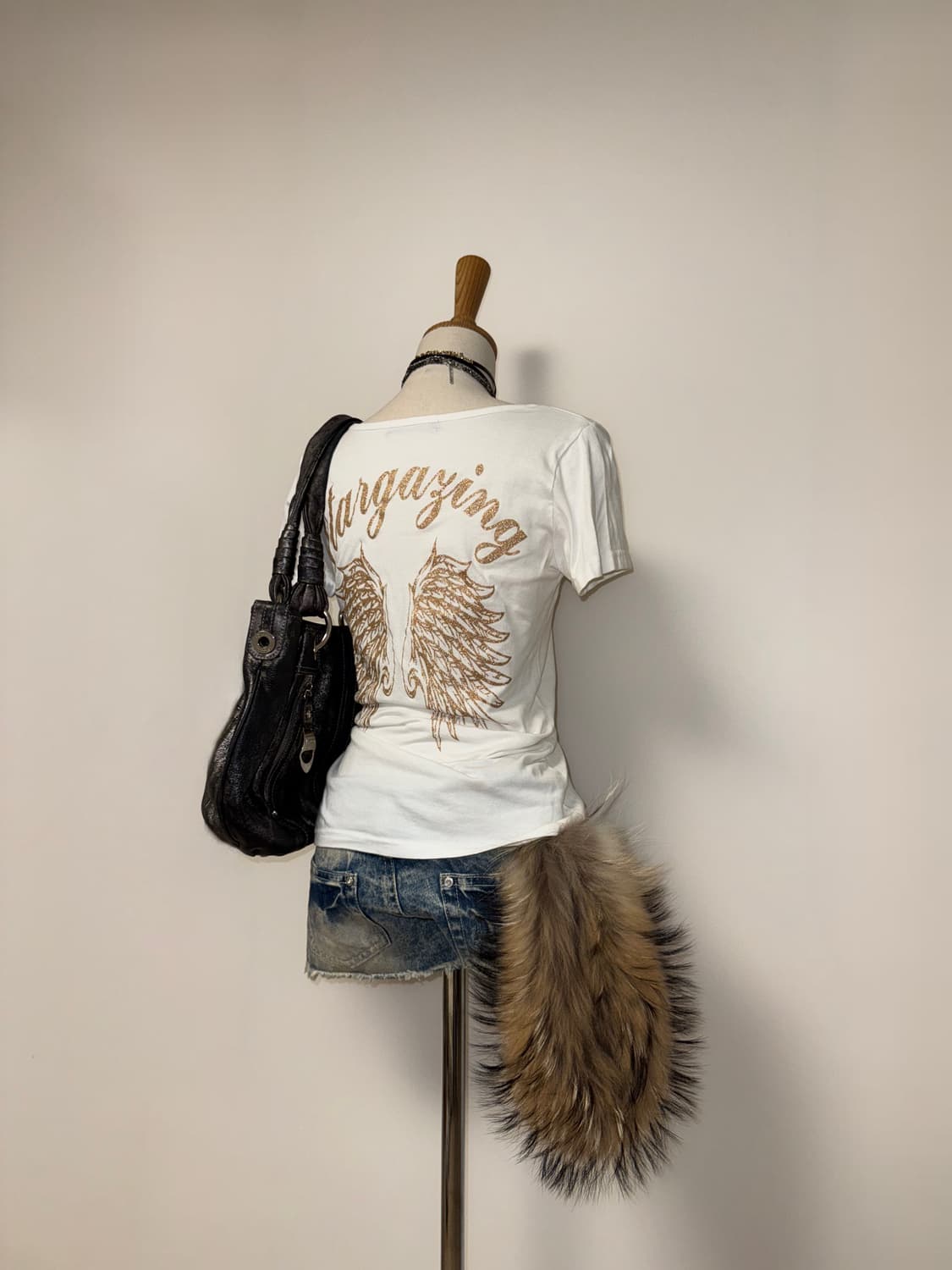 날개 프린팅 오네갸루 탑 상품이미지4