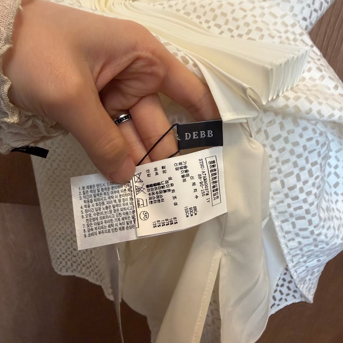 빈티지 슬리브리스 블라우스 격자 패턴 플리츠 타이 디테일 루즈핏 아이보리 상품이미지5