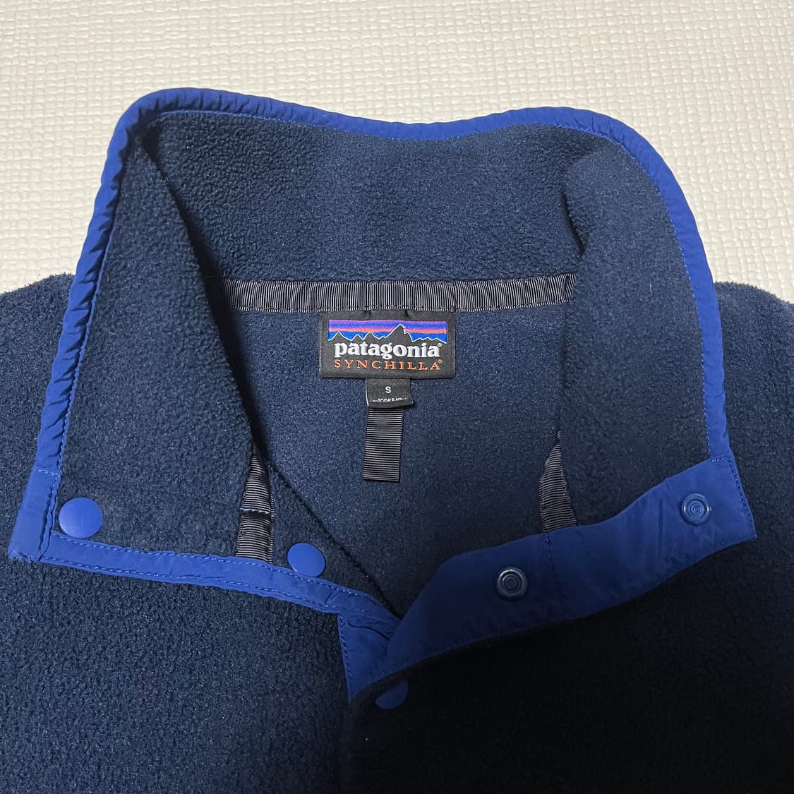 파타고니아 신칠라 네이비/레드 상품이미지3
