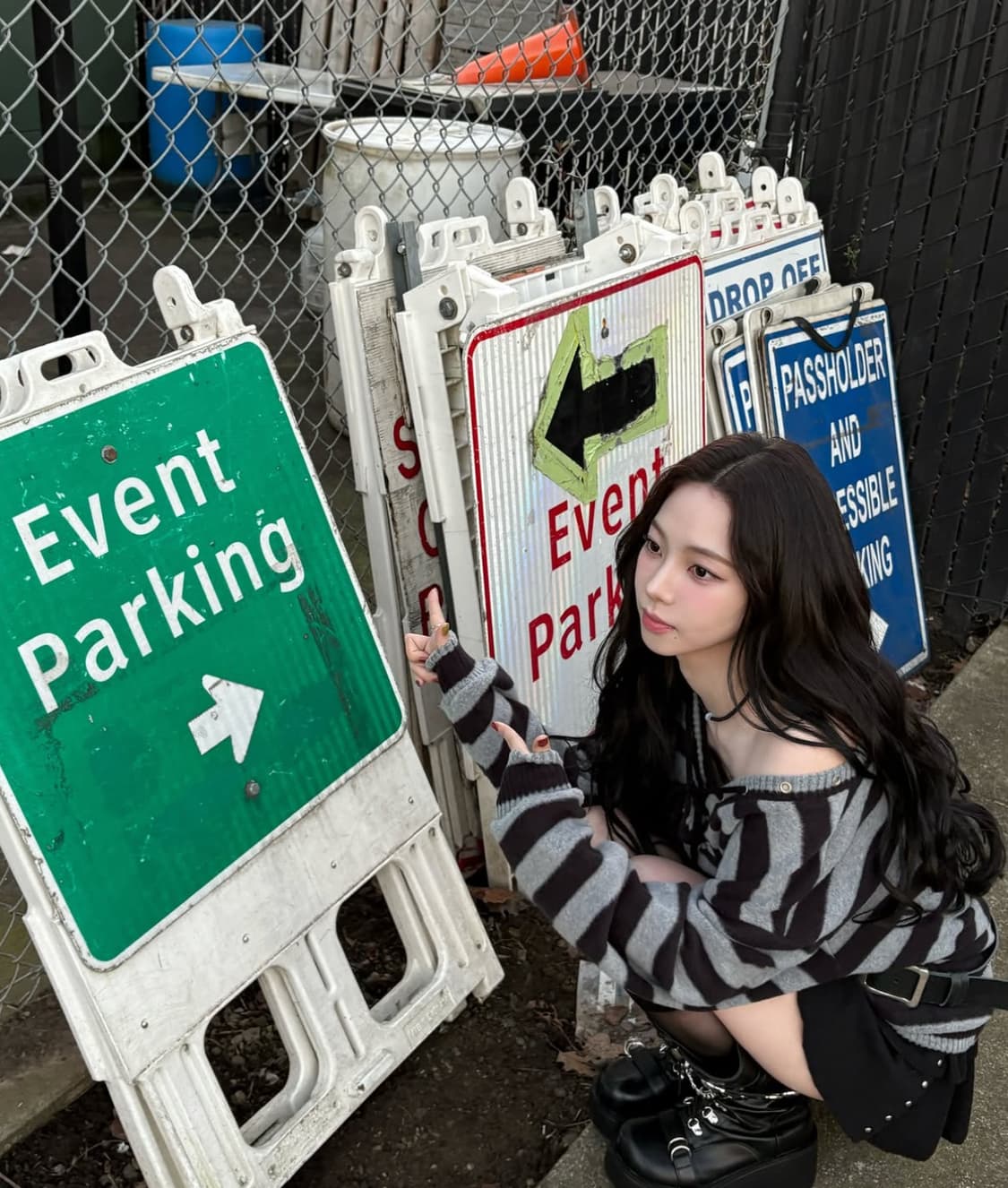 셋업이엑스이 스트라이프 브이넥 오프숄더 니트 상품이미지3