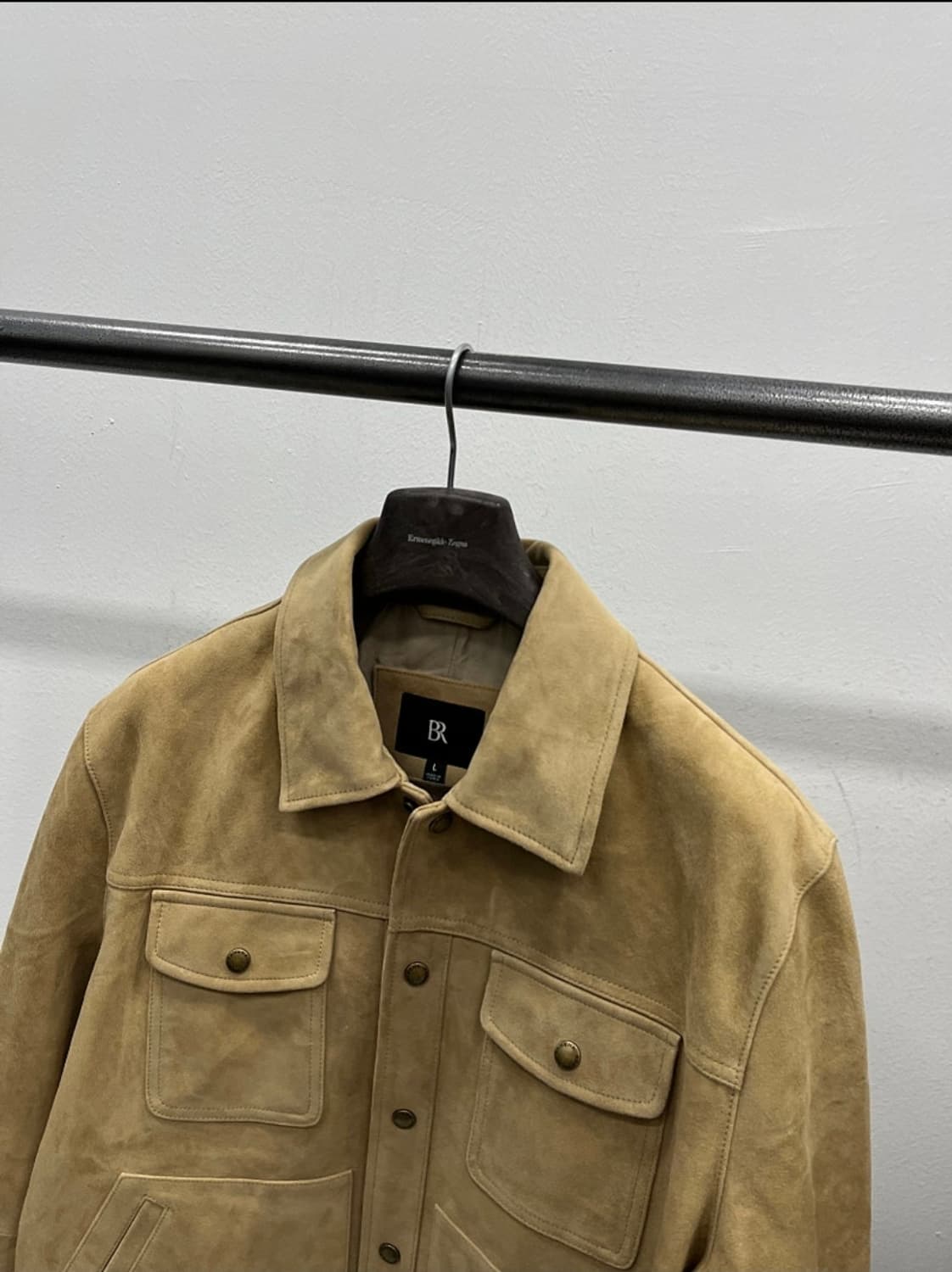 105) 바나나리퍼블릭 24ss 스웨이드 트러커  상품이미지3