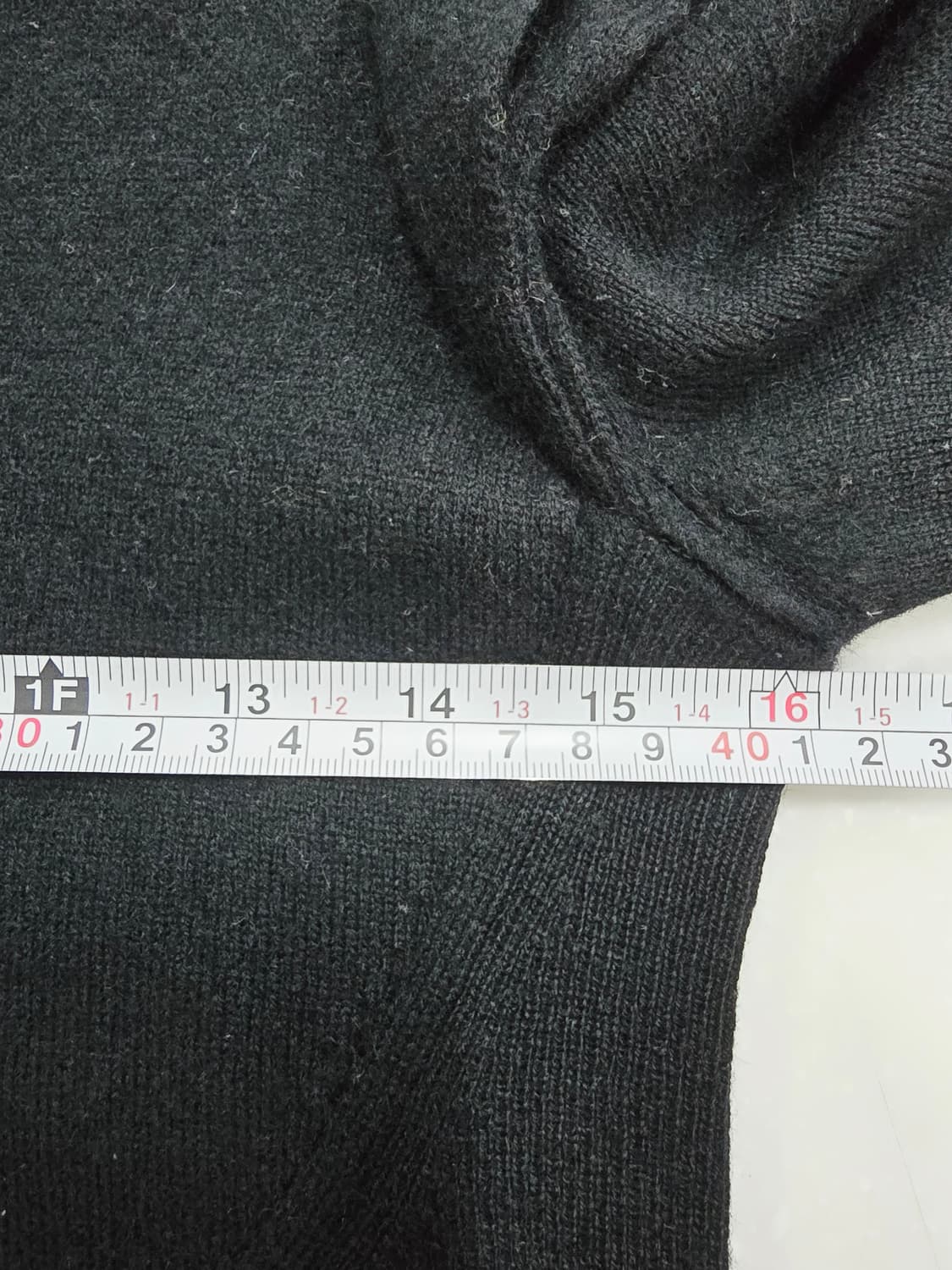 마인 블랙 브이넥 니트 양모앙고라혼방 상품이미지7