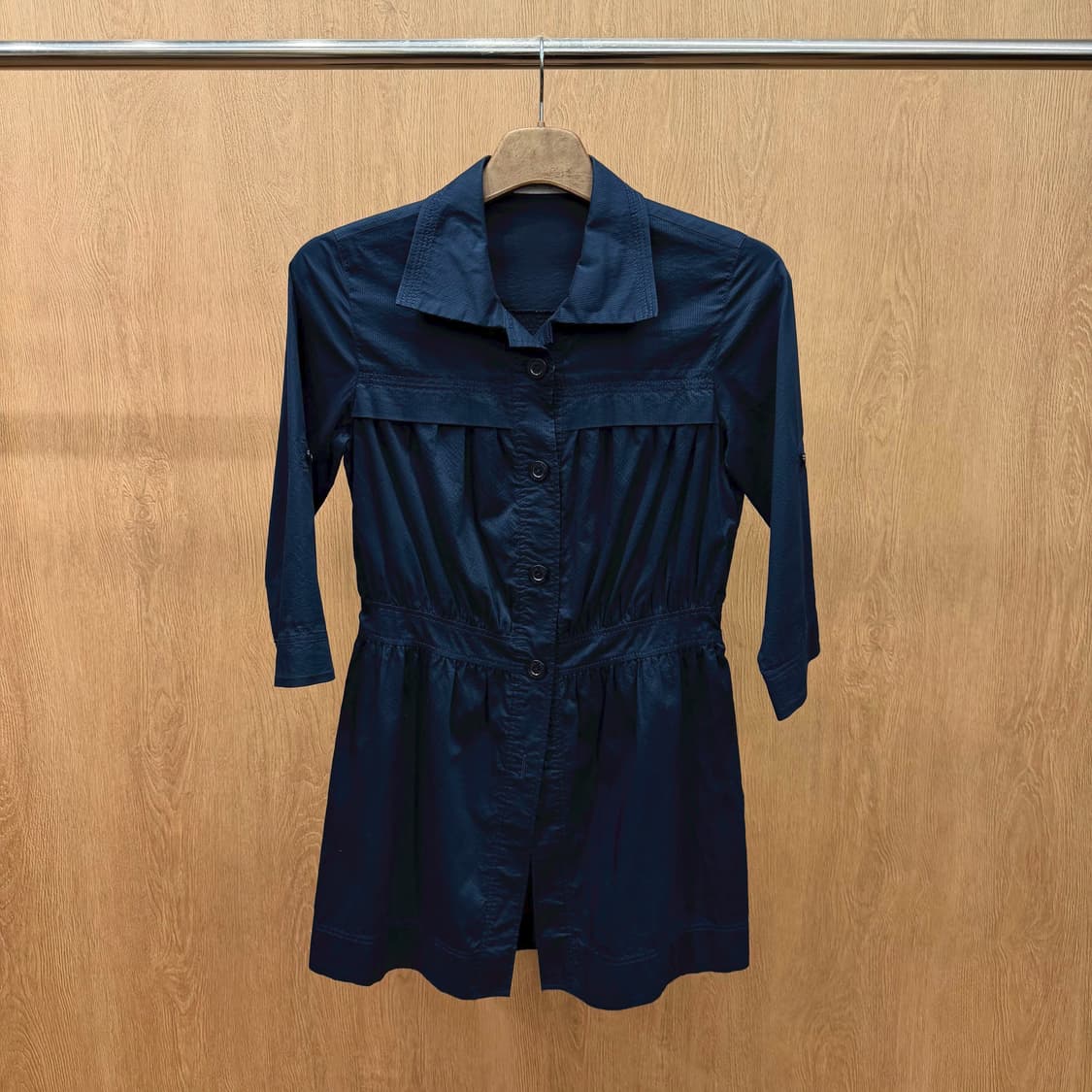 꾸레쥬 셔츠 원피스 7부 버튼 클로징 셔링 디테일 에이라인 네이비 상품이미지2