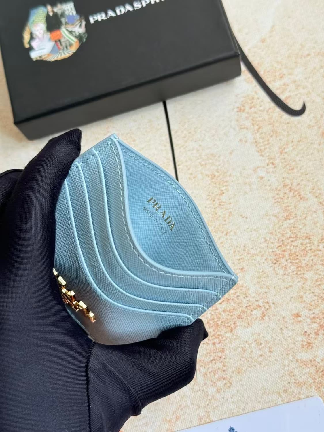 프라다 사피아노 레더 트라이앵글 로고 카드 지갑
 상품이미지4