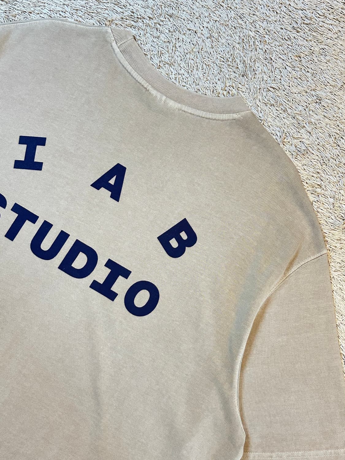 아이앱 스튜디오 IAB STUDIO 피그먼트 반팔 티셔츠 오트밀 상품이미지5