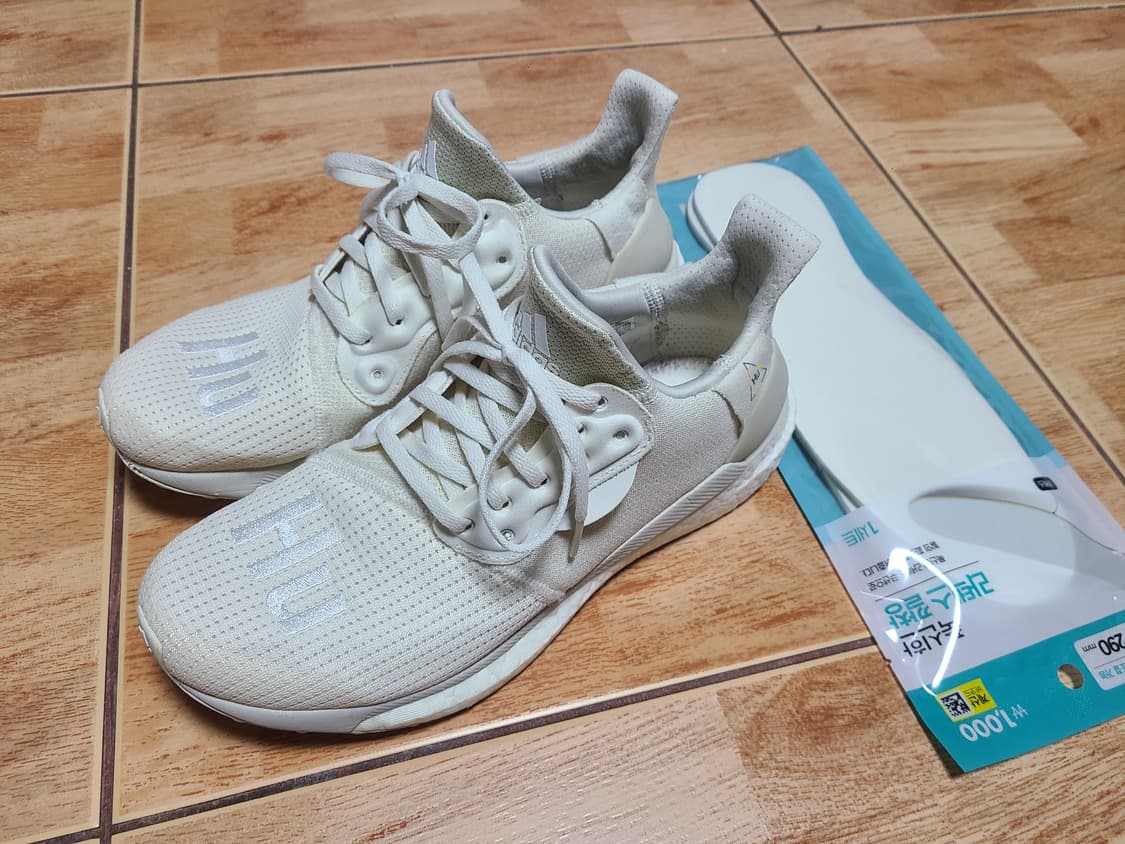 아디다스 퍼렐 솔라 휴 부스트260 상품이미지1