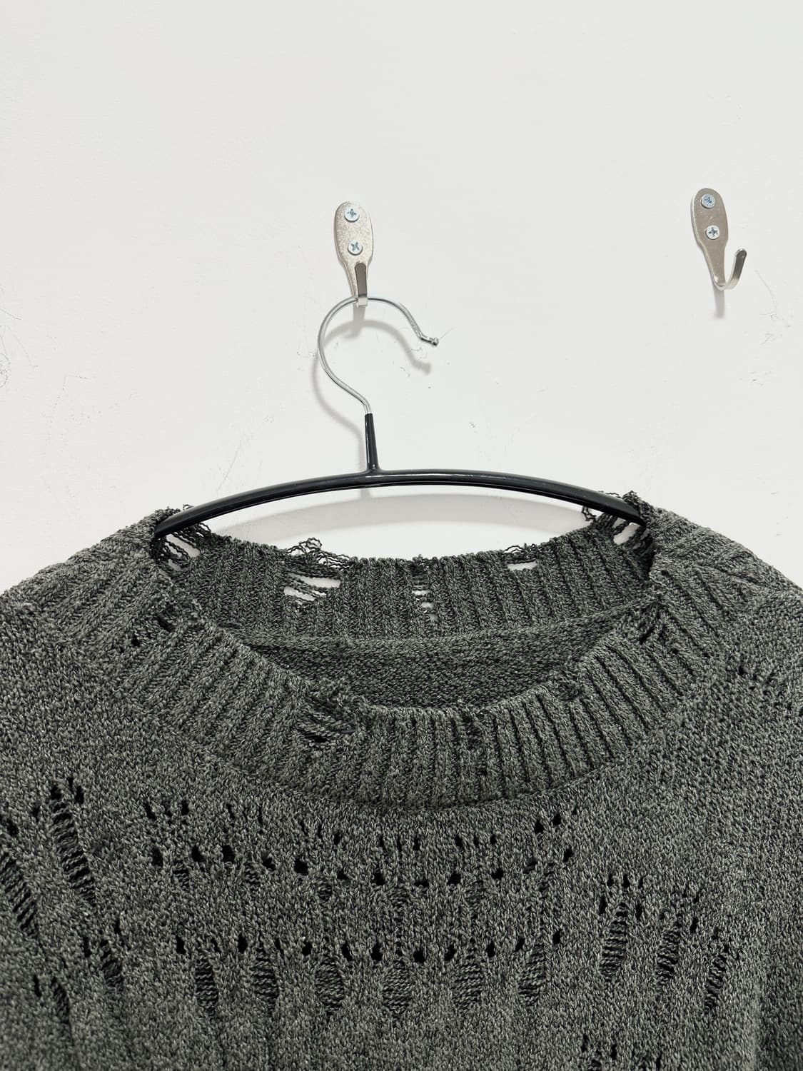 Distressed cut line knit 상품이미지7