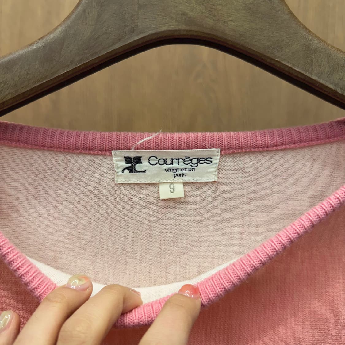 꾸레쥬 라운드넥 니트 스트라이프 배색 패널 디테일 루즈핏 핑크 상품이미지6