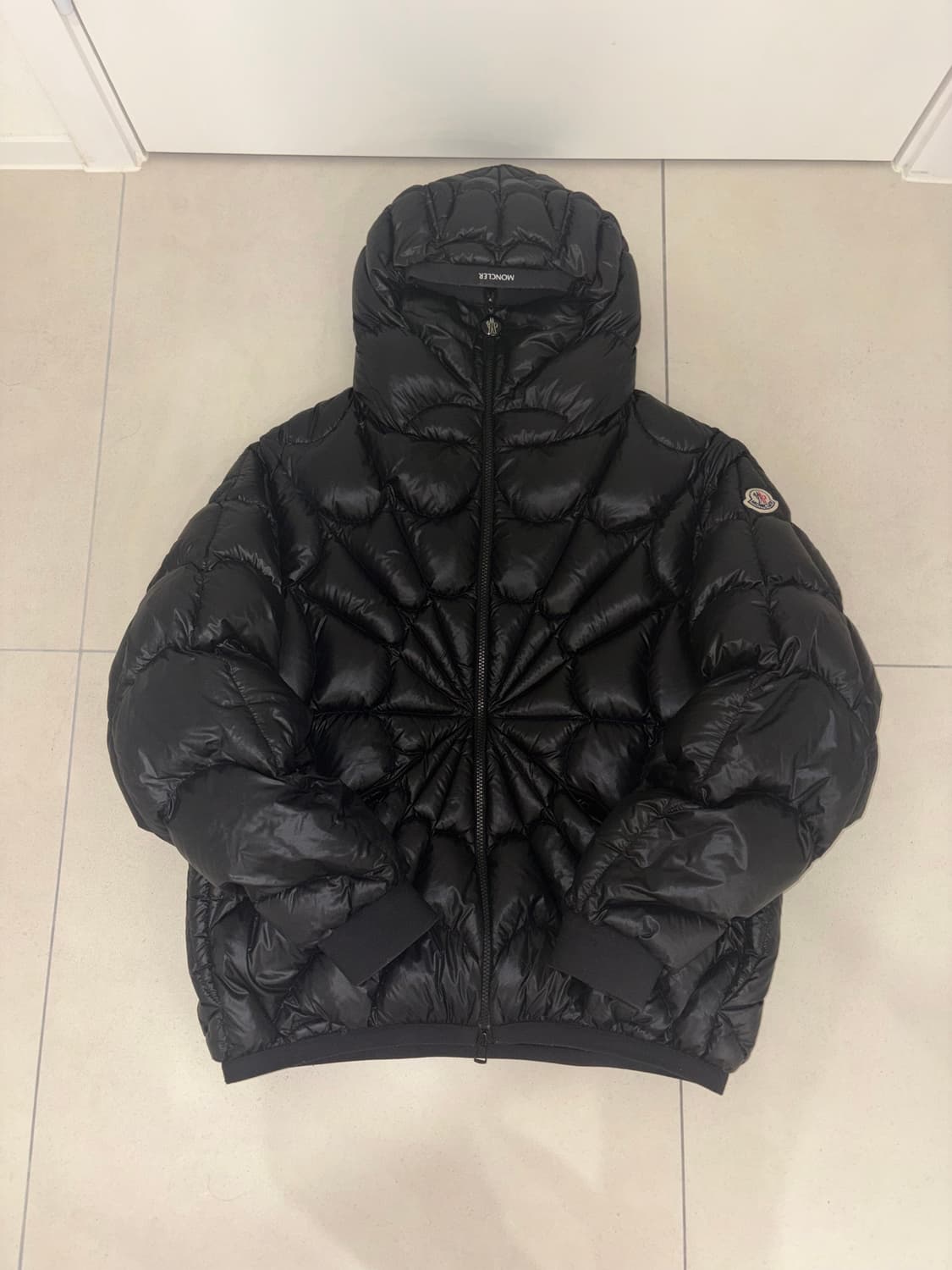 몽클레어 스파이더맨 패딩 자켓 상품이미지2