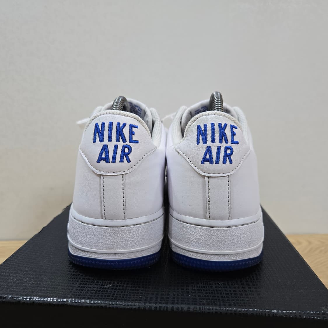 255 나이키 에어포스1 주얼 화이트 블루 상품이미지4