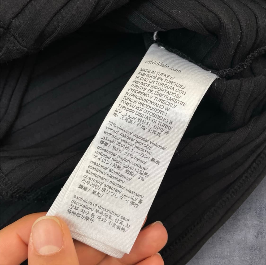 캘빈클라인 진스 블랙 모크넥 크롭 골지 티셔츠 10 (44추천) 상품이미지4