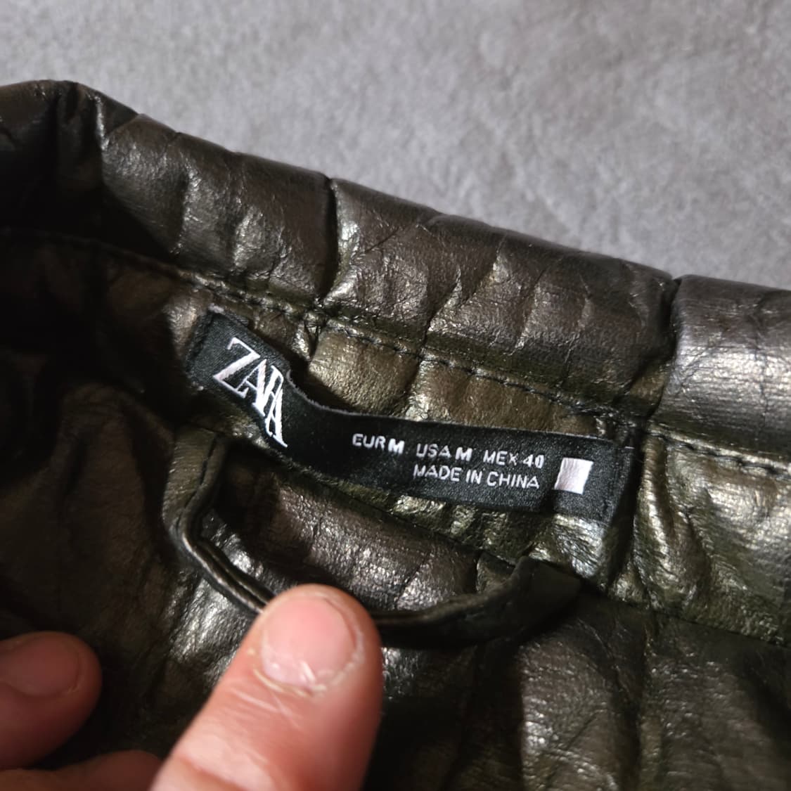 자라 글로시 크랙 레더 봄버 자켓 M (국내L오버핏) 상품이미지5