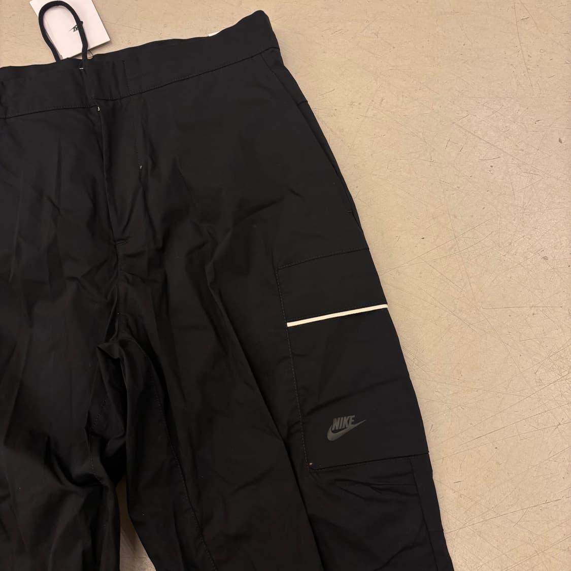 나이키 카고 테이퍼드핏 팬츠 상품이미지2