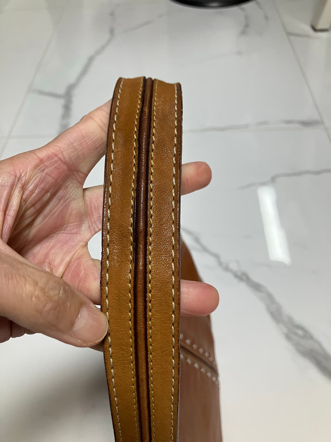 마이클 코어스 브라운 가죽 스터드 astor 아스터 미니 숄더백 상품이미지3