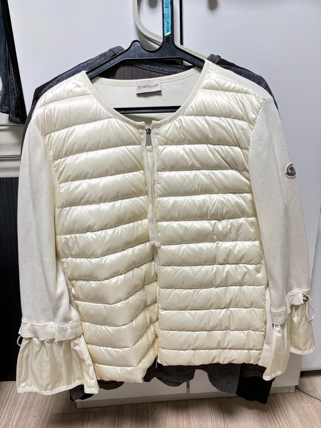 몽클레어 화이트 패딩 집업 가디건 상품이미지1