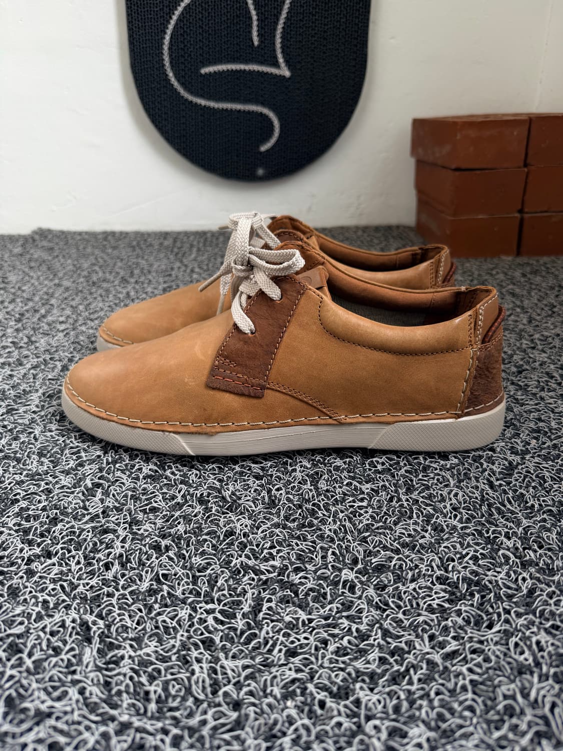 클락스(Clarks) 탄 컬러 가죽 스니커즈 상품이미지3