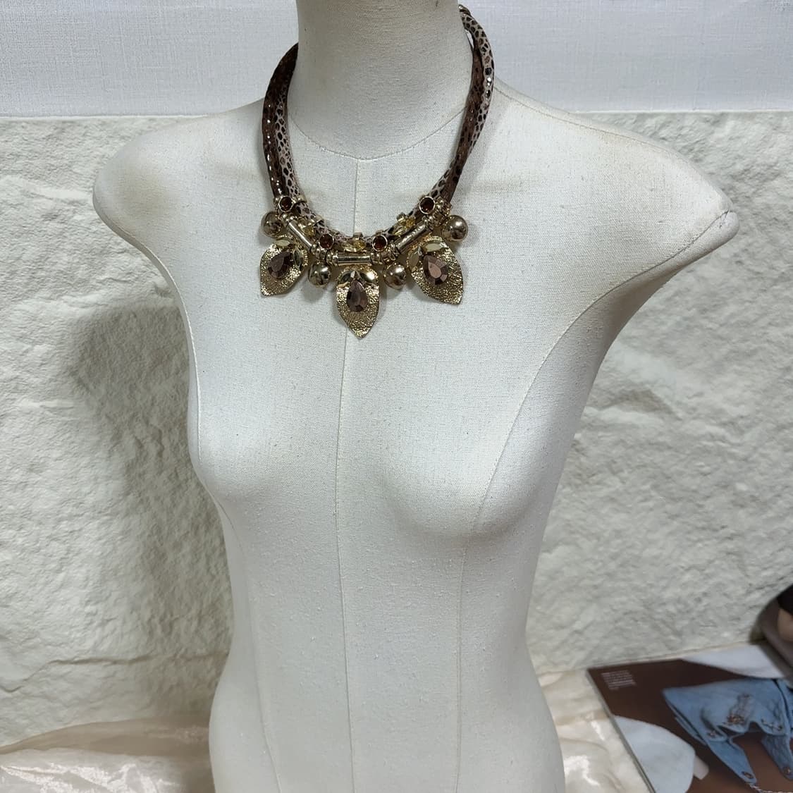 빈티지 스웨이드 레오바드 오리엔탈 목걸이 상품이미지1