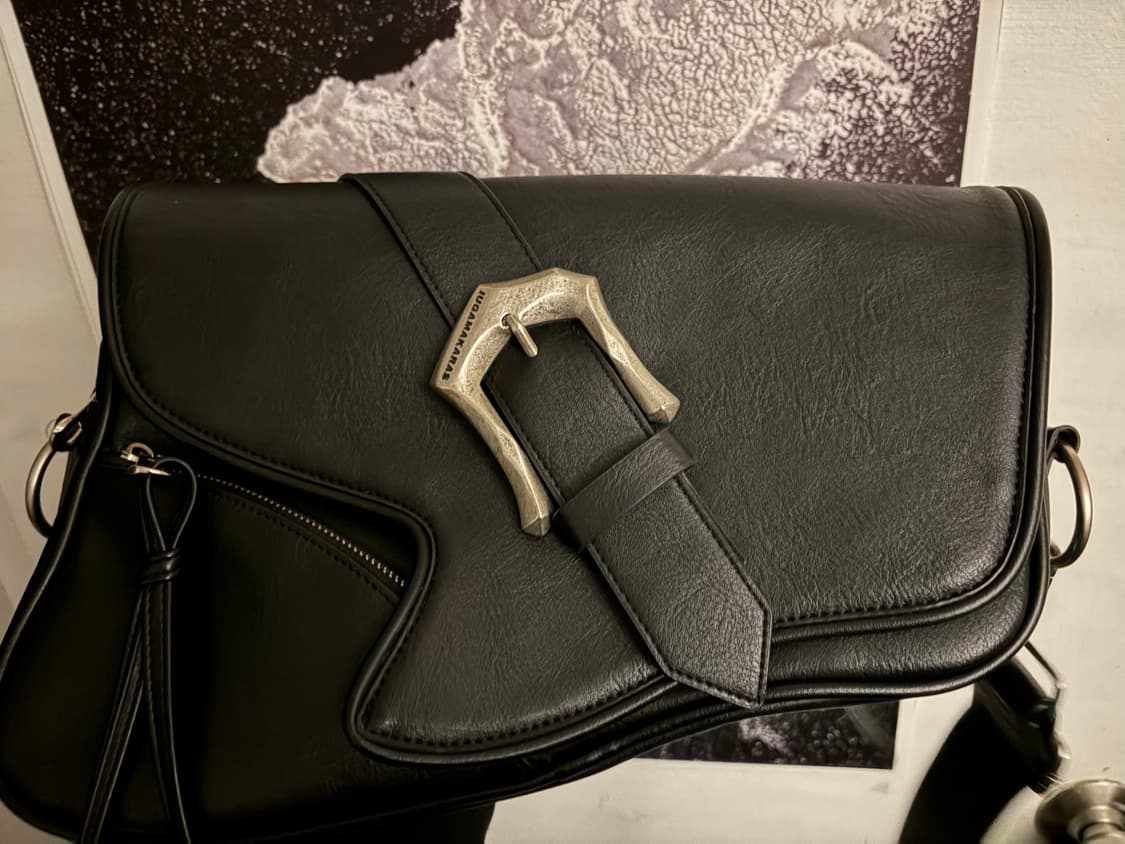 이우가마카라스 Bumpy buckle 숄더백 상품이미지4