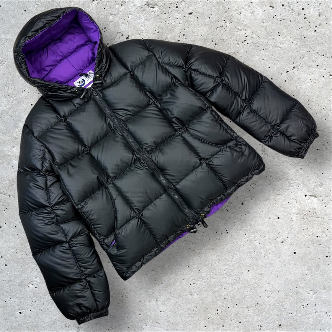 [M] 디스이즈네버댓 크레센트 다운 웍스 블랙/퍼플 다운 패딩 B592 상품이미지1