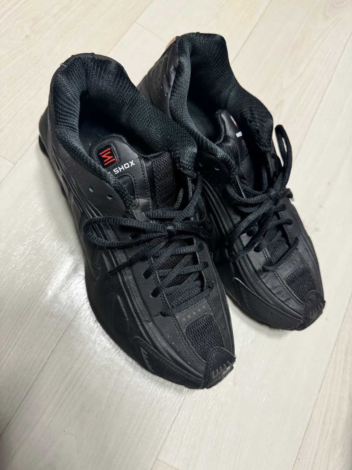 나이키 shox R4 블랙 상품이미지1