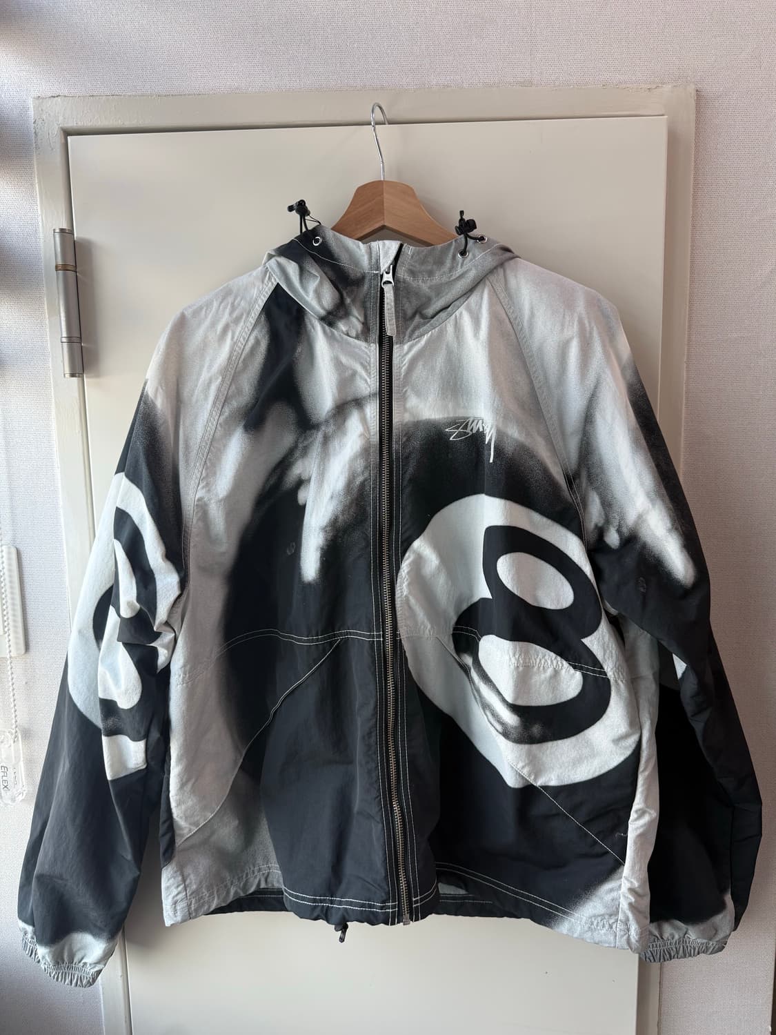 스투시 8볼 비치 쉘 자켓 그레이스케일 M사이즈 상품이미지2