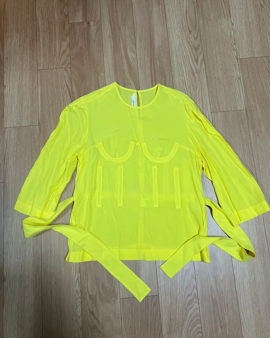 푸시버튼 와이어디테일 레이온 블라우스 상품이미지1