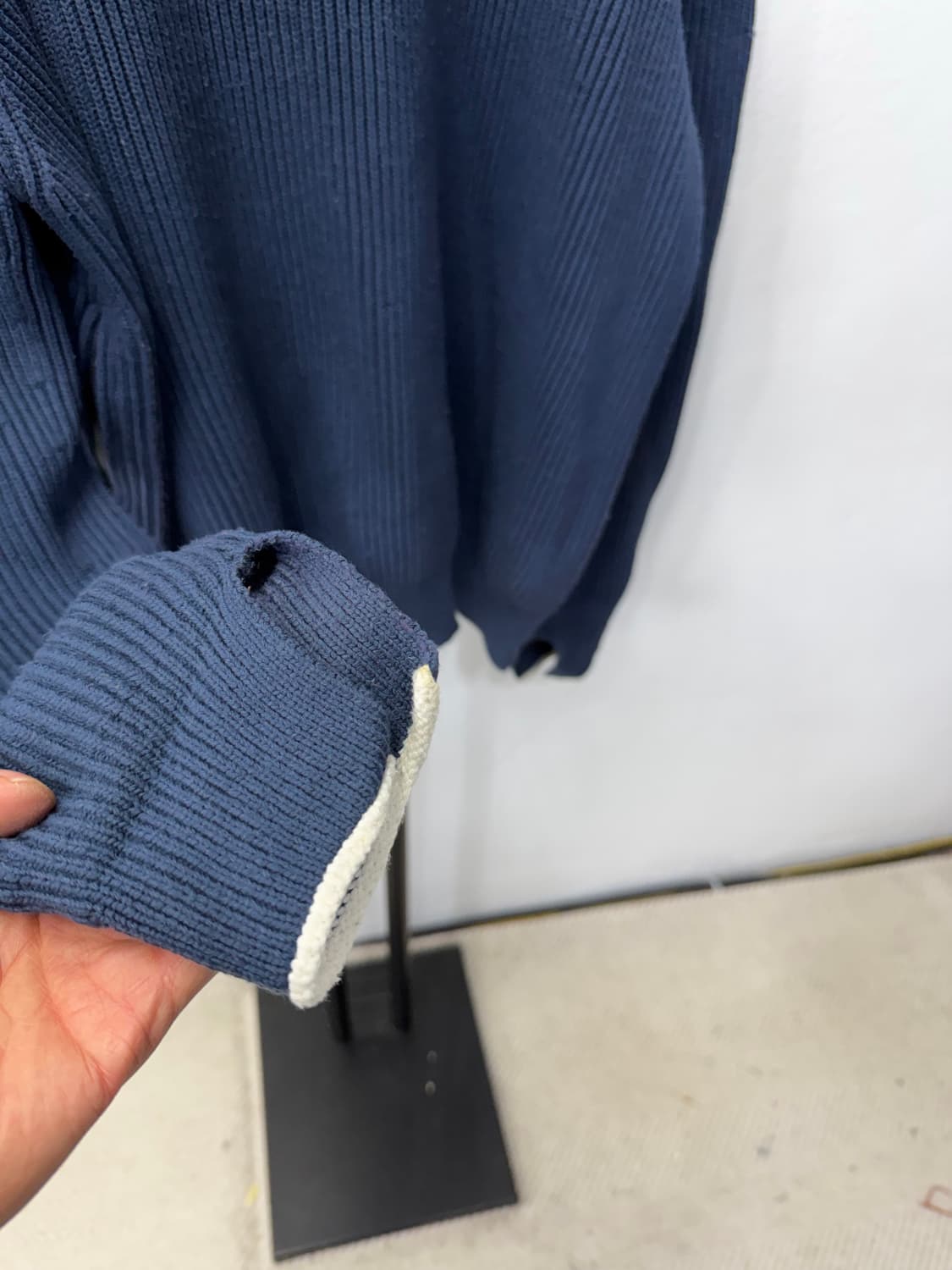 정품) 더캐시미어 한섬 루즈핏 사이드지퍼 골지 니트 M  상품이미지4