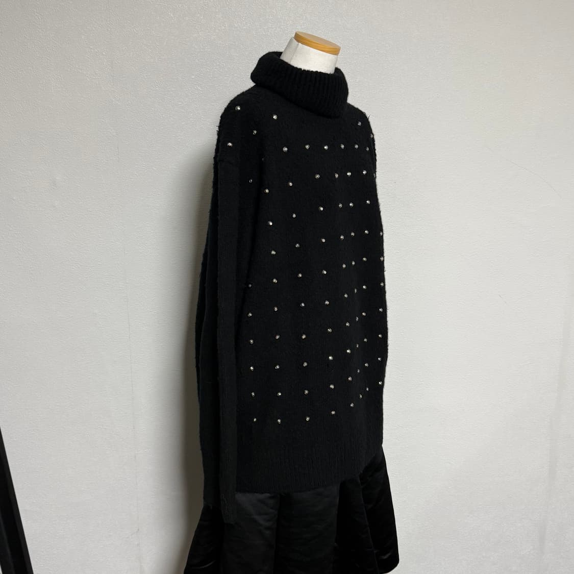 (새상품)23aw 준야와타나베 꼼데가르송 스터드 터틀넥 스웨터 s 상품이미지2