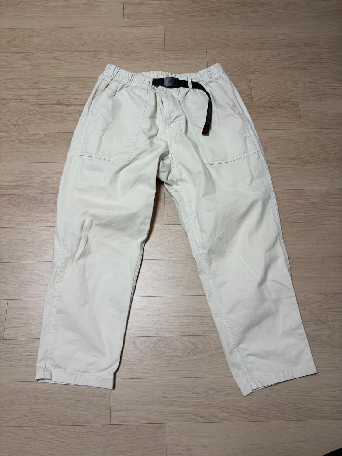 그라미치 루즈테이퍼드 그레이지 m판매합니다 상품이미지1