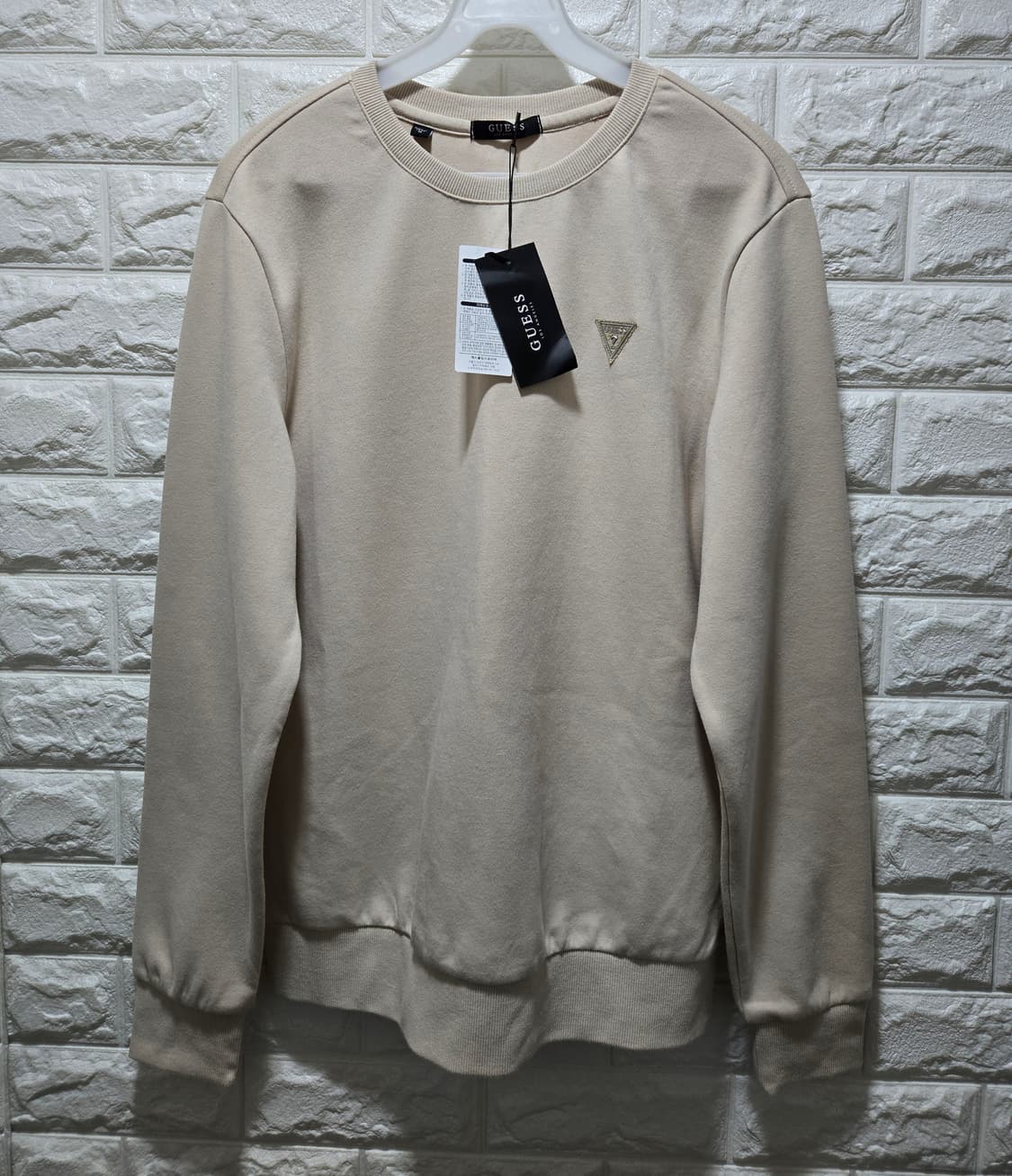새상품/ 게스 스몰 삼각로고 맨투맨 95 상품이미지1