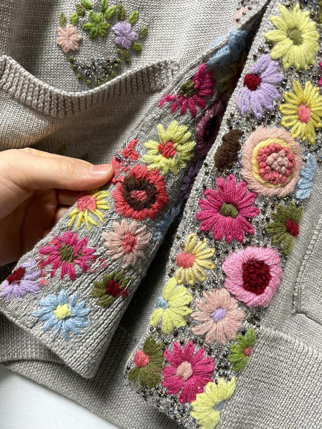 비꼴리끄 울 플라워 자수 비즈 모리걸 브이넥 롱 가디건 _ 그레이M 상품이미지5