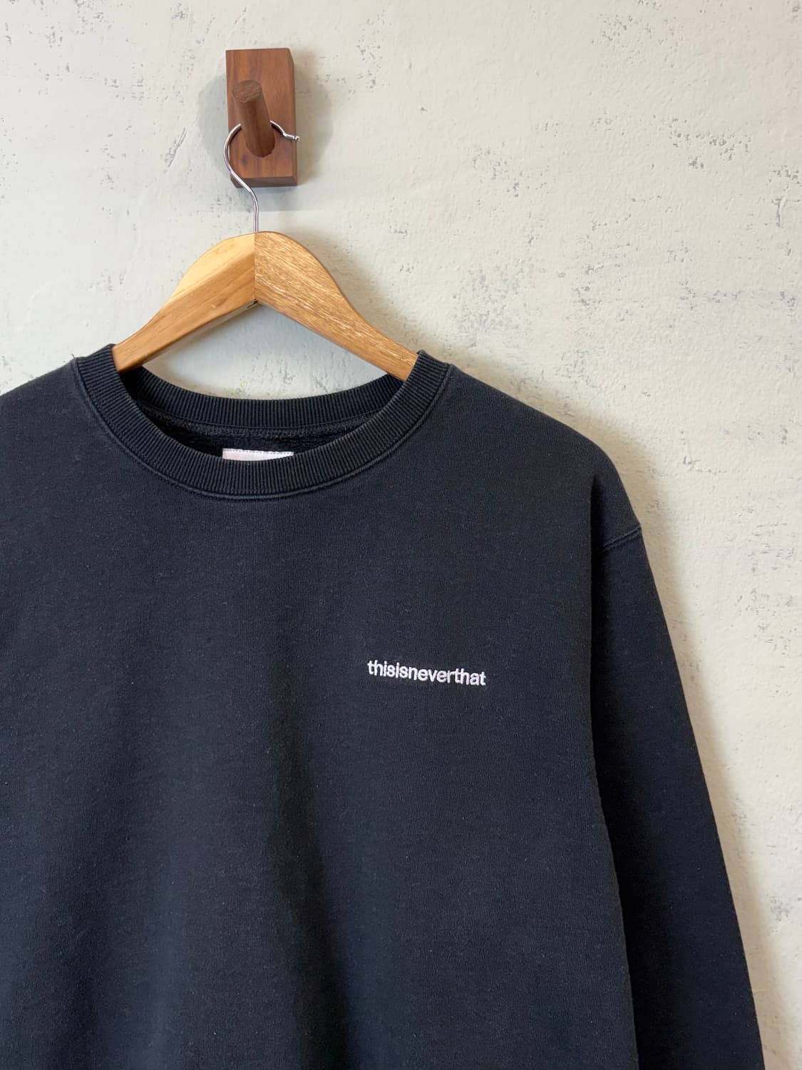 디스이즈네버댓 블랙 스웻셔츠 상품이미지3