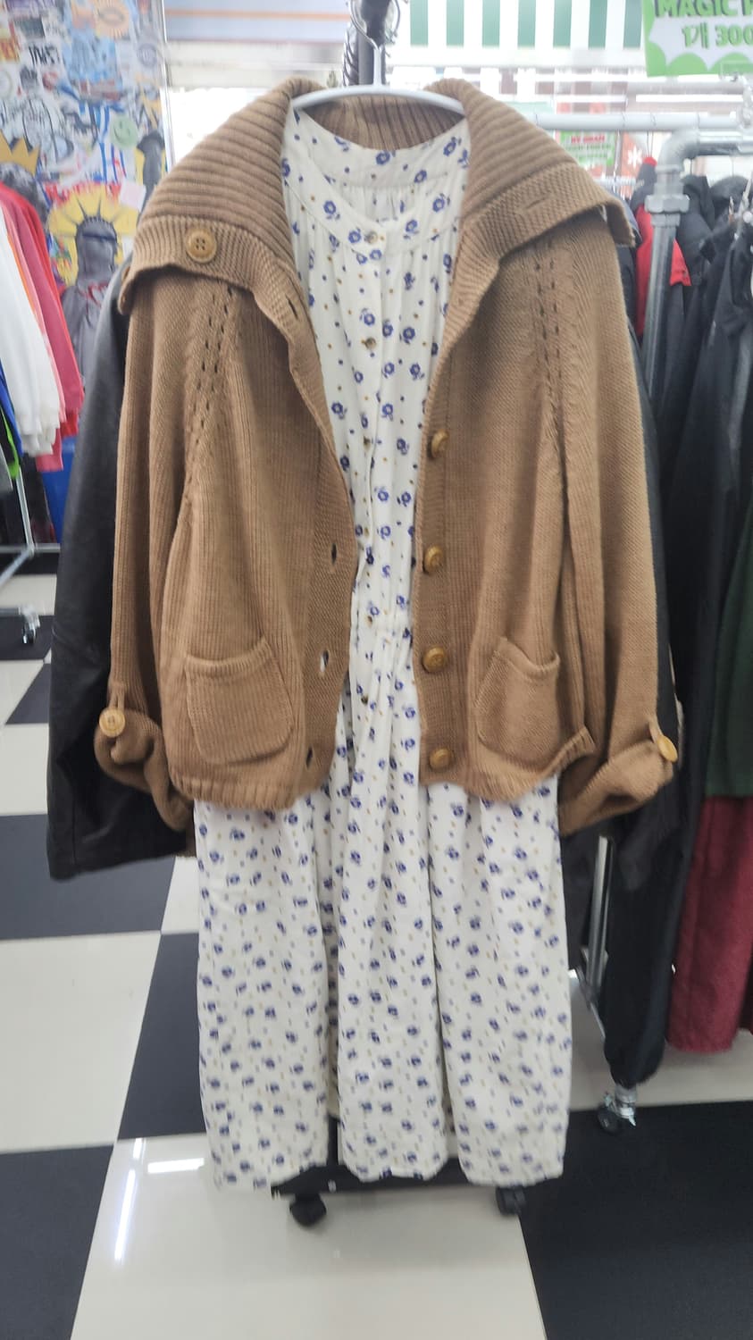 JPN- 브라운 빅단추 니트 &  플라워 원피스 상품이미지2