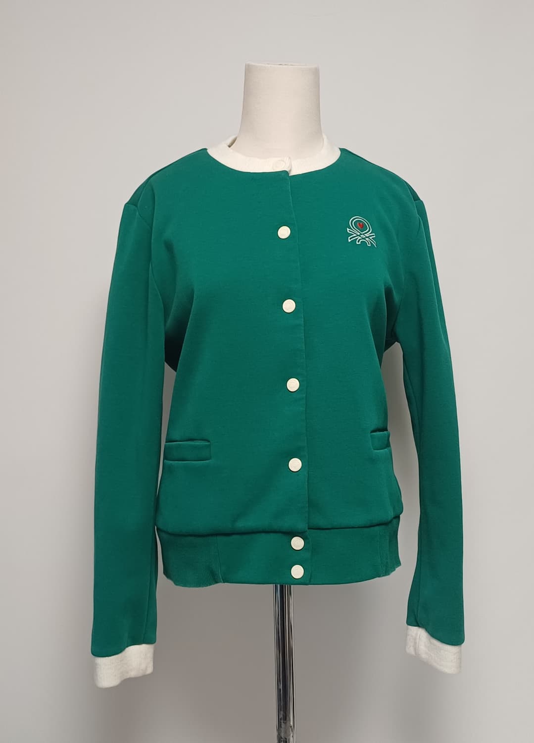 베네통 배색 부클 자수 가디건 (L/100) - 켈리 그린 상품이미지1