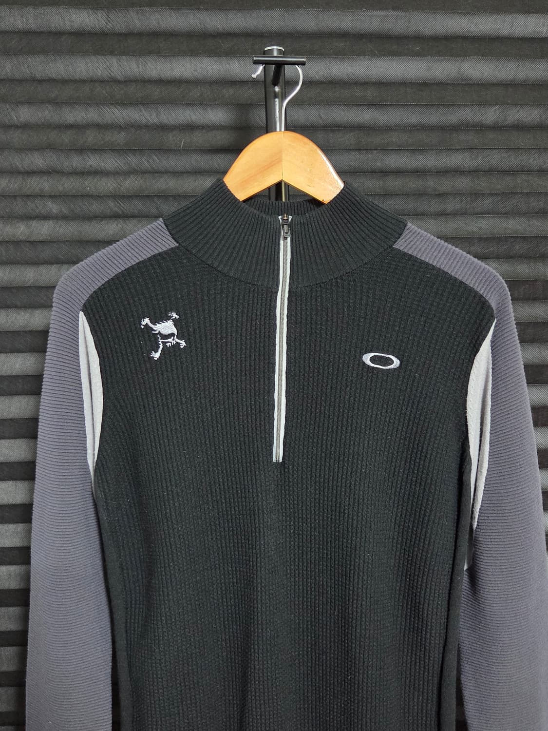 [오클리] 스컬 디바이디드 하프집업 스웨터 | 00190 상품이미지2