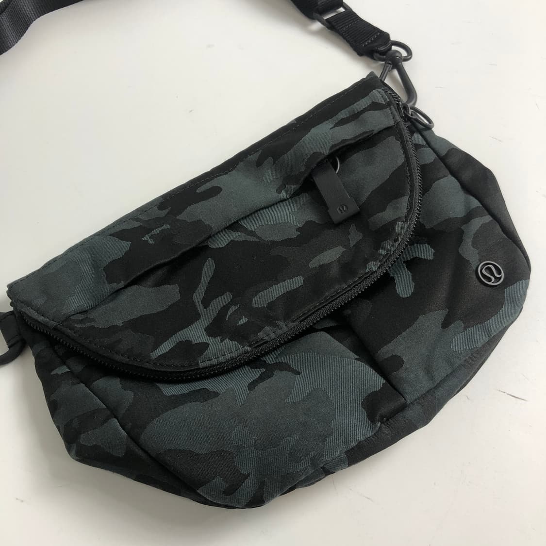 룰루레몬 카모 크로스백 상품이미지2