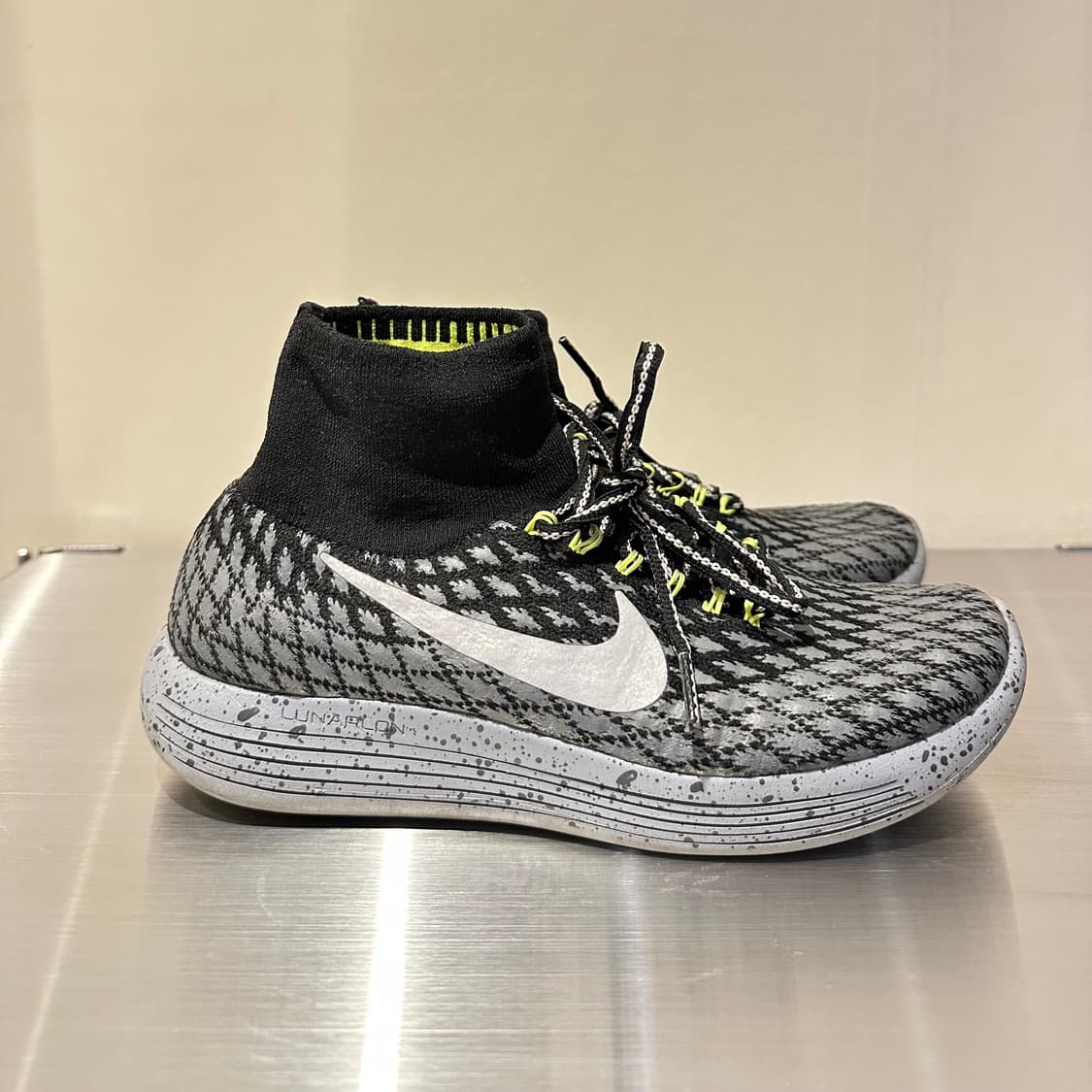 나이키 우먼스 루나에픽 플라이니트 쉴드 블랙 다크그레이 상품이미지6