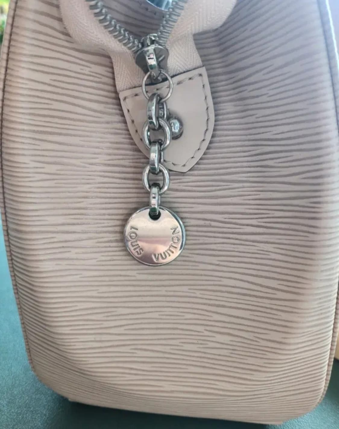 루이비통 에삐 브레아 MM 듄 색상 참 포함 상품이미지8